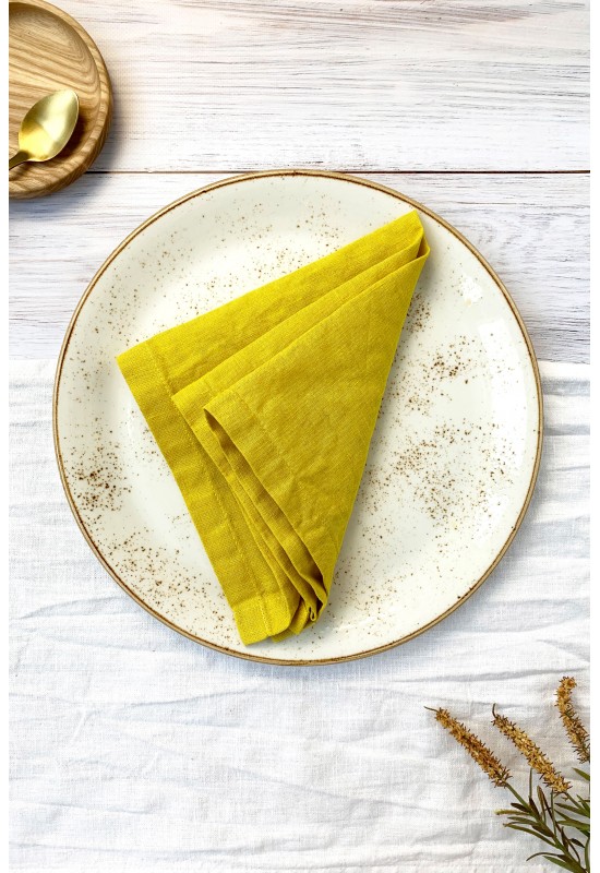 https://www.touchablelinen.com/image/cache/catalog/products/19/Linen-napkins-in-yellow-2-550x800.jpg