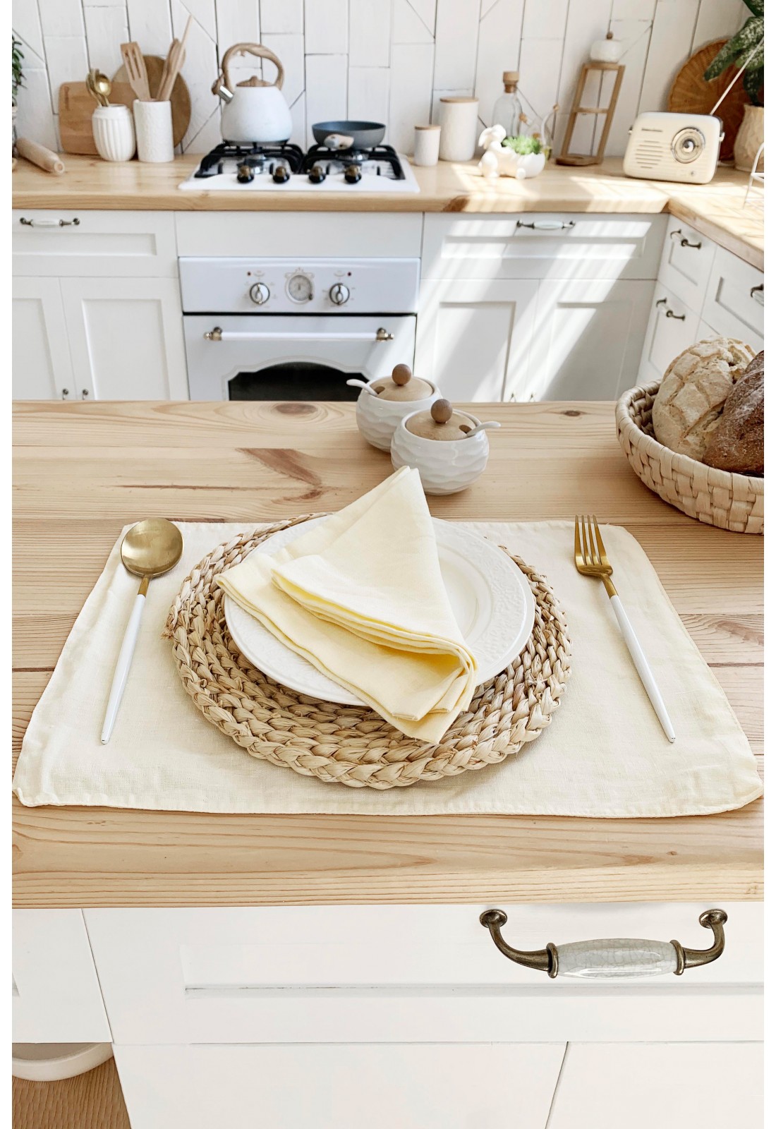 https://www.touchablelinen.com/image/cache/catalog/products/22/Linen-napkins-in-Off-white-5-1100x1600.jpg