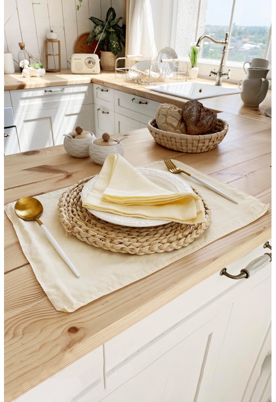https://www.touchablelinen.com/image/cache/catalog/products/22/Linen-napkins-in-Off-white-6-550x800.jpg