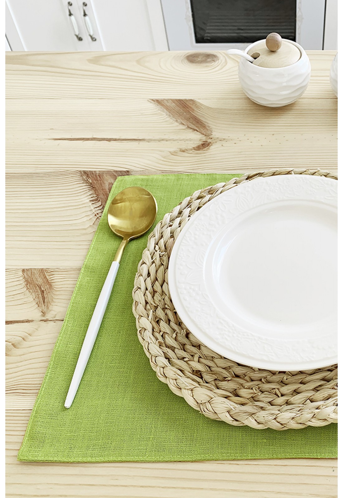 https://www.touchablelinen.com/image/cache/catalog/products/47/Linen-table-placemats-Chartreuse-green-4-1100x1600.jpg